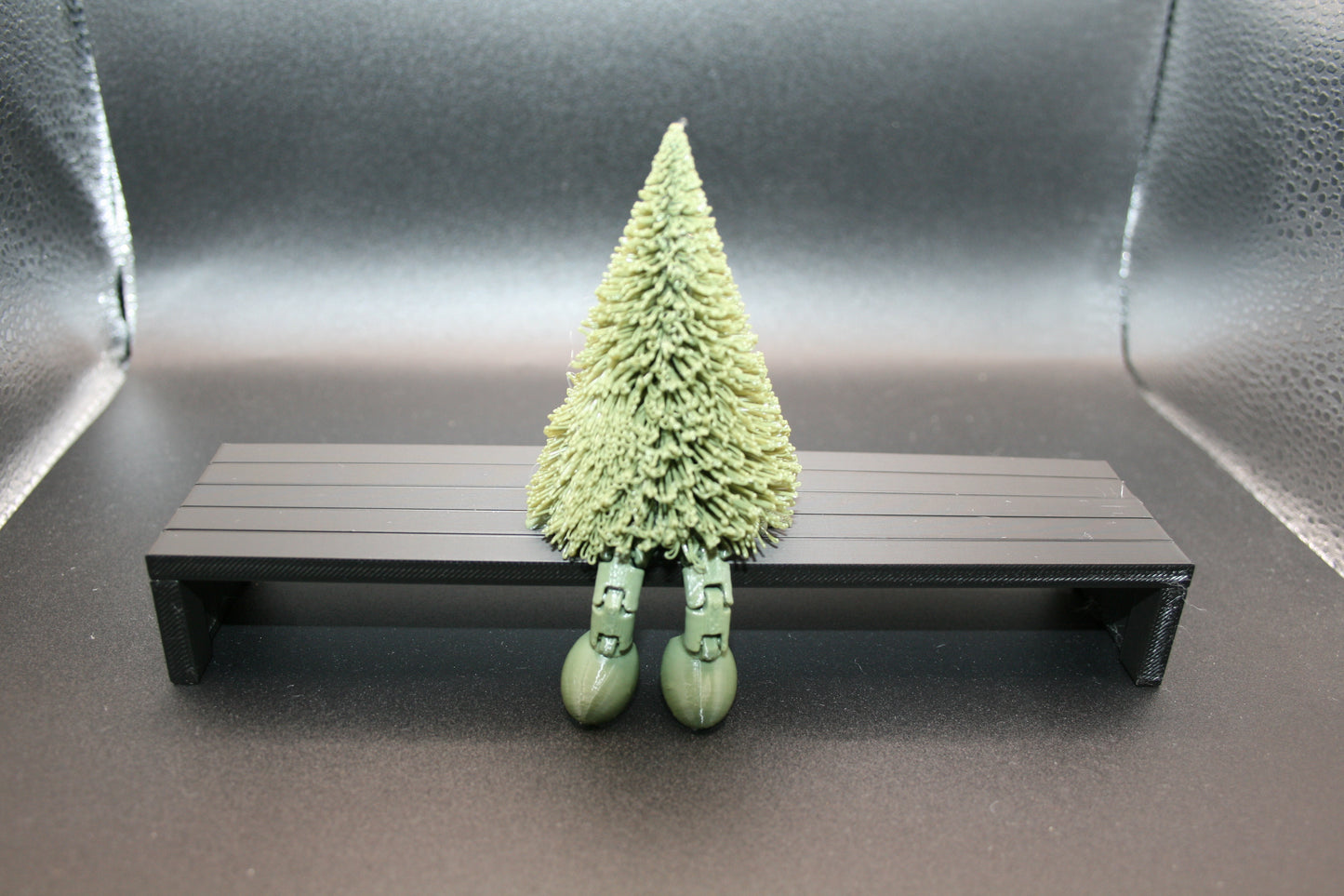 3D Printed Christmas Tree with Movable Feet – Cute Holiday Desk Decor – Poseable Xmas Figurine – Stocking Stuffer – Christmas Gift – Tabletop Ornament